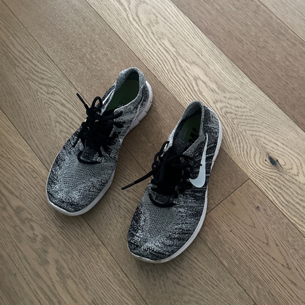 NIKE free running shoes US 7